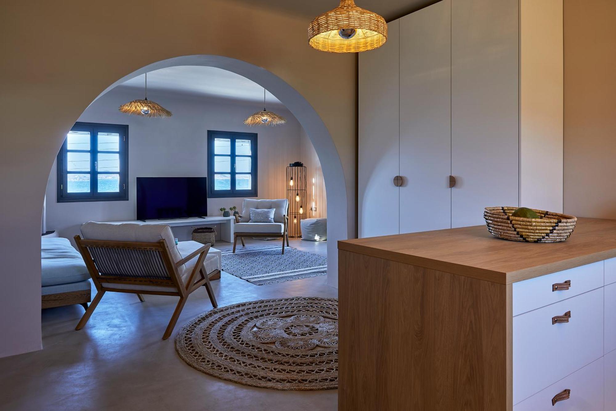 Art Group Living Naousa (Paros)